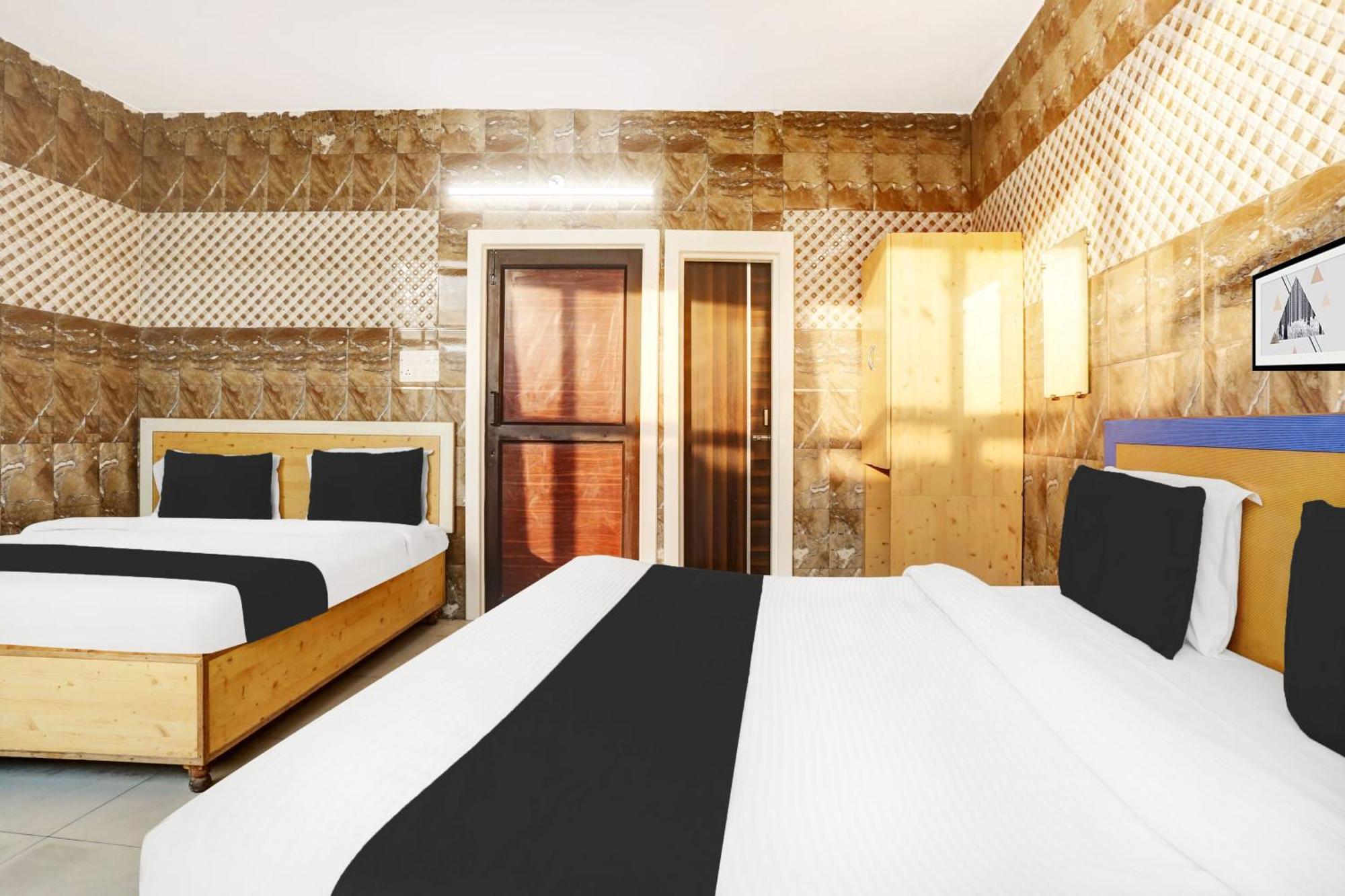 Hotel O Jammu Near Ragunath Bazaar Formerly Goodwill Buitenkant foto