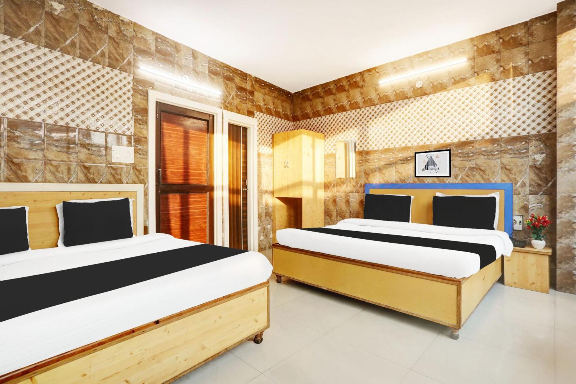 Hotel O Jammu Near Ragunath Bazaar Formerly Goodwill Buitenkant foto
